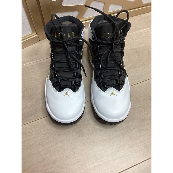 Air Jordan Max Aura sneakers men 8 eu 41 white gold black
